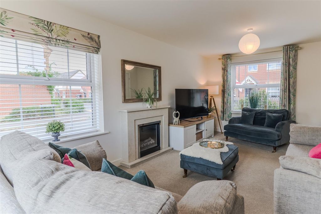 Property photo 2 of 33