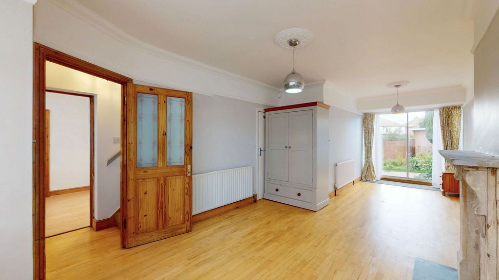 Property photo 2 of 41