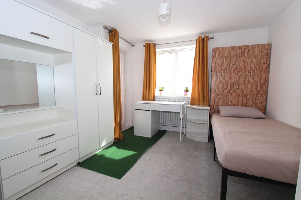 Property photo 1 of 4