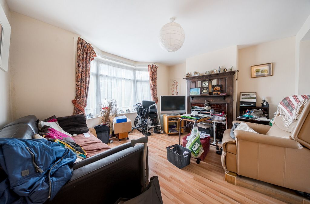 Property photo 2 of 12 1385750-1-692d7B9...