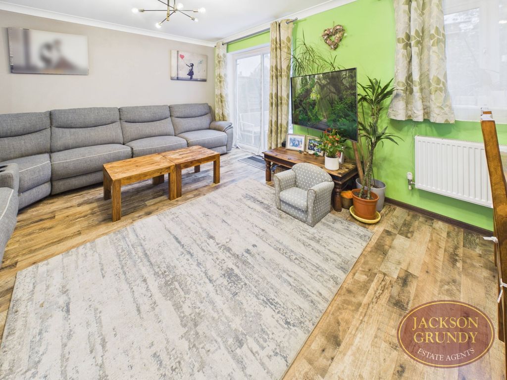 Property photo 3 of 14 Friars Avenue