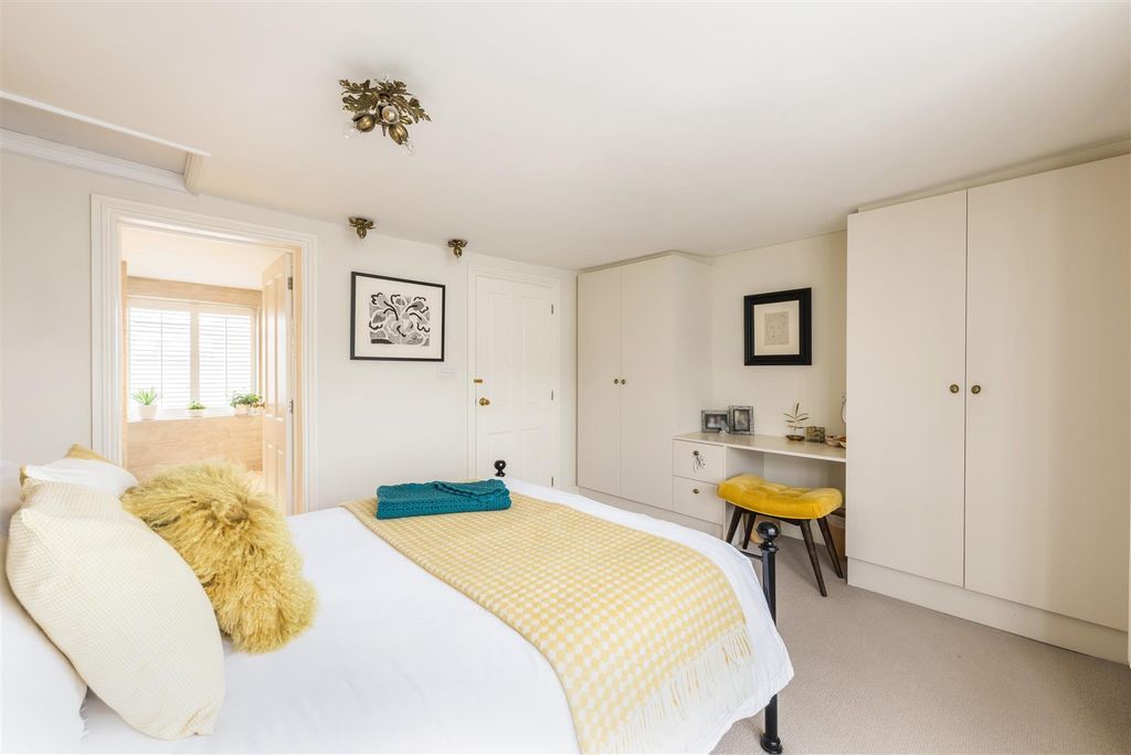 Property photo 3 of 25 33 Norfolk Road-15.Jpg