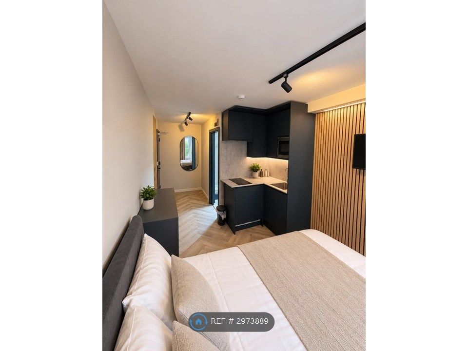 Property photo 1 of 8 Boutique Spacious Studio