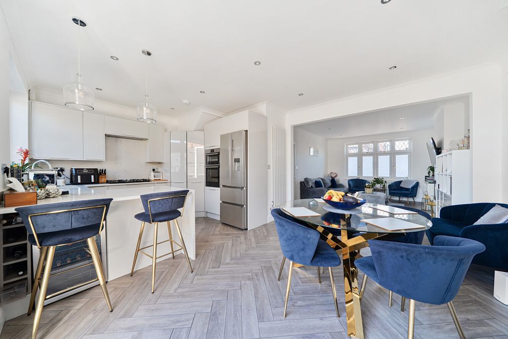 Property photo 2 of 15 1437485-29-69d391...