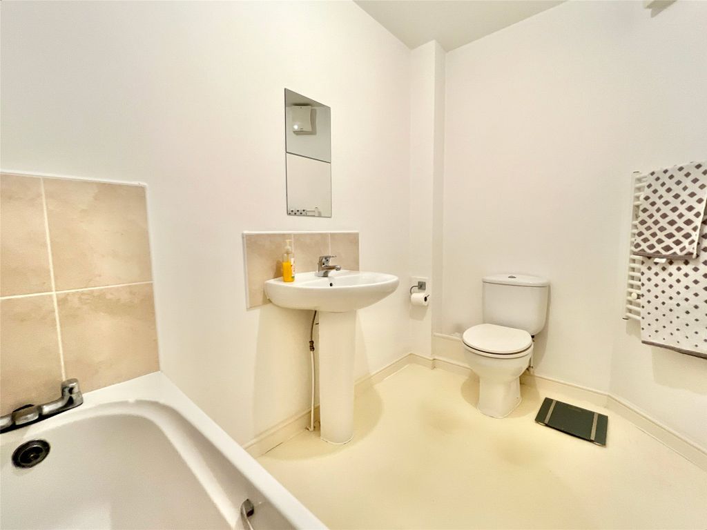 Property photo 3 of 16 Bathroom