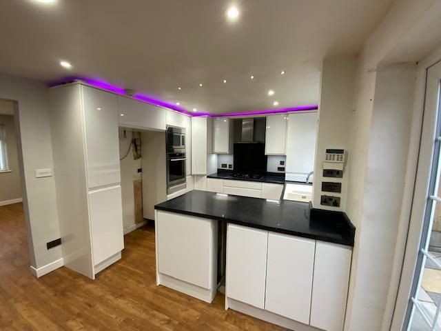 Property photo 3 of 10 Kitchen 2.Jpg