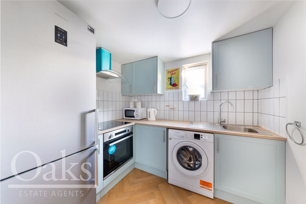 Property photo 3 of 8 Kitchen