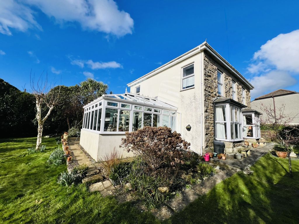 Property photo 1 of 20 4 Bedroom Detached House For Sale