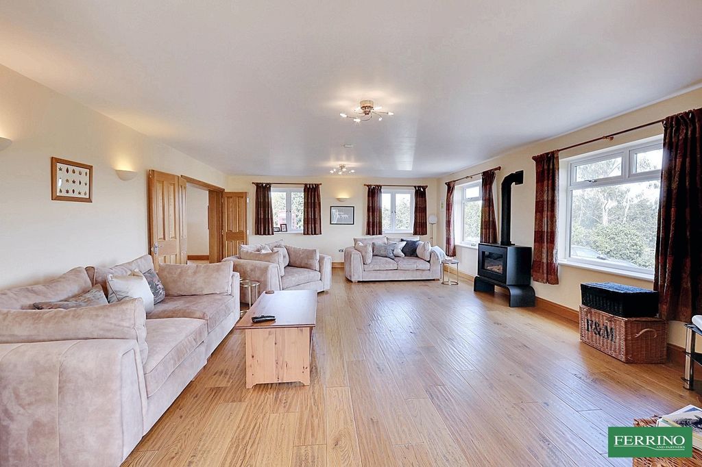 Property photo 3 of 32 Sitting Room