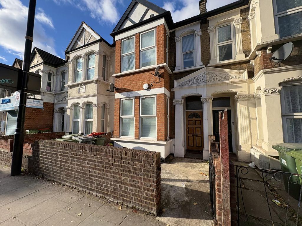 Property photo 1 of 9 Front (Exterior)