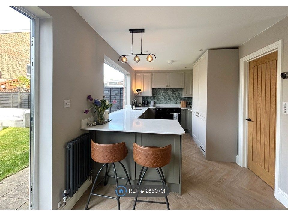 Property photo 3 of 17 Kitchen