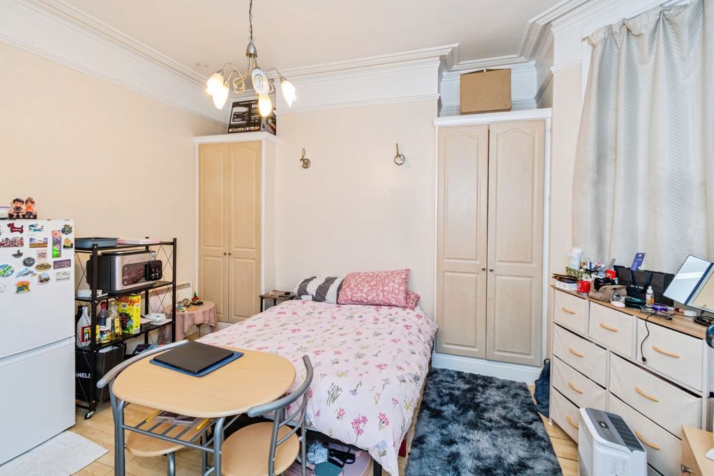 Property photo 2 of 10 Pbox-Img.Jpg