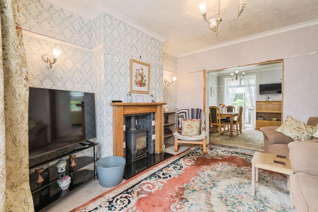 Property photo 2 of 20