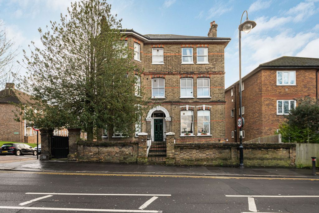 Property photo 2 of 22