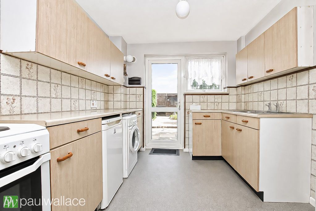 Property photo 3 of 12 Kitchen