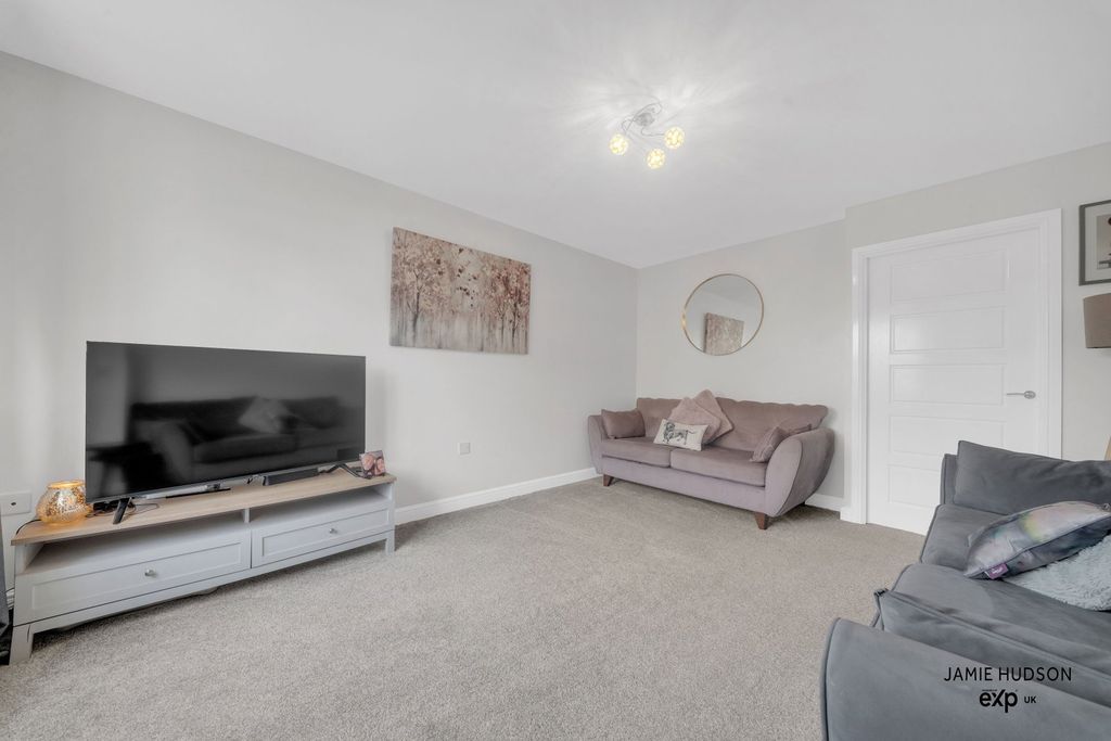 Property photo 2 of 27