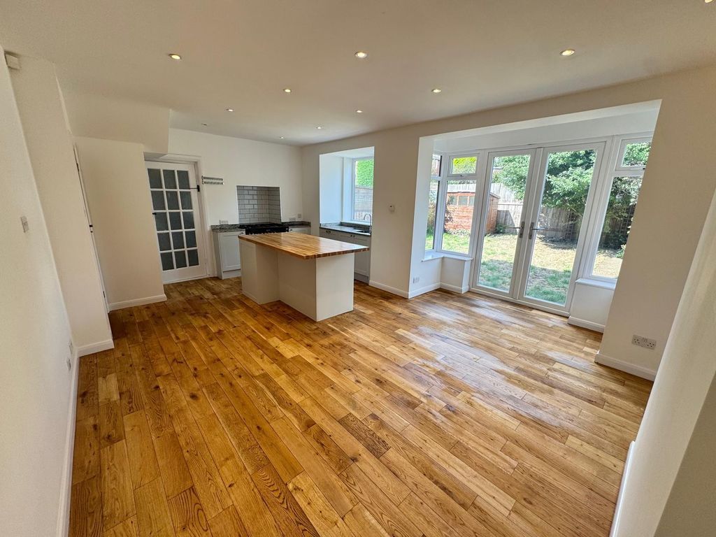 Property photo 2 of 17 Dining Kitchen
