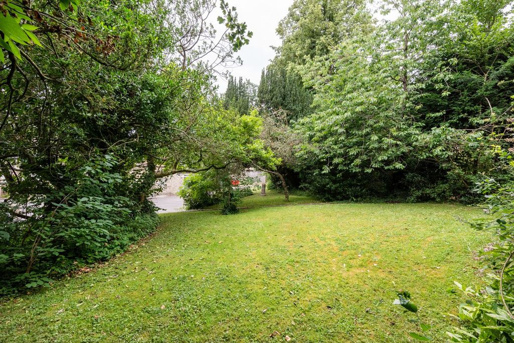 Property photo 3 of 11