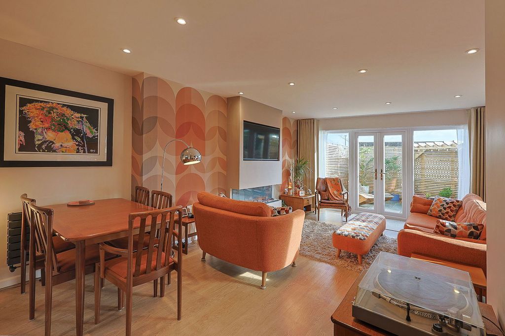 Property photo 2 of 21