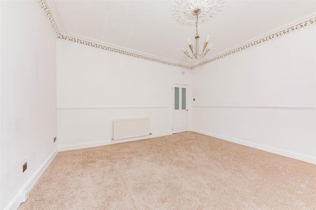 Property photo 3 of 11 1R 107 Clepington Road Dundee-2.Jpg