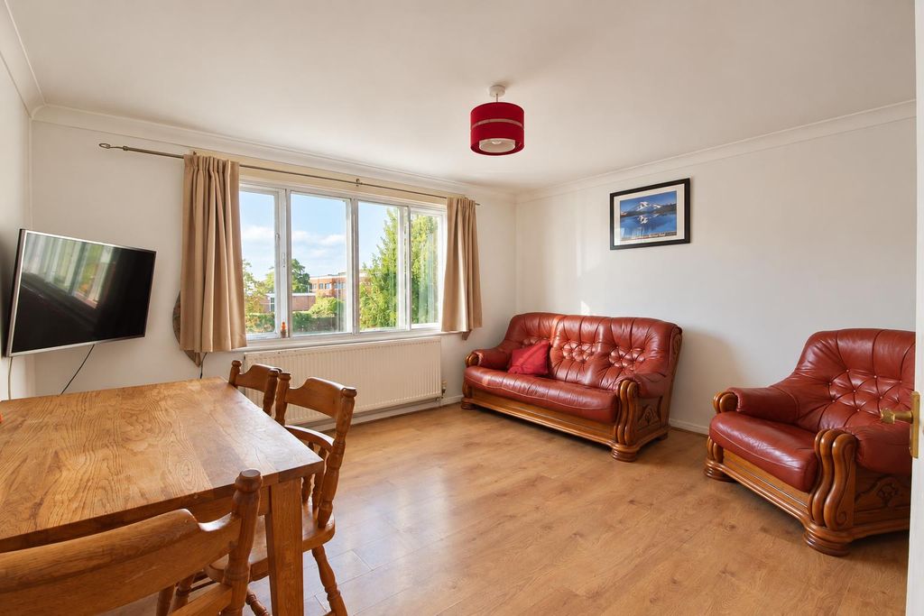 Property photo 2 of 9