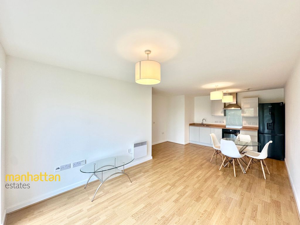 Property photo 3 of 11 Kitchen / Lounge
