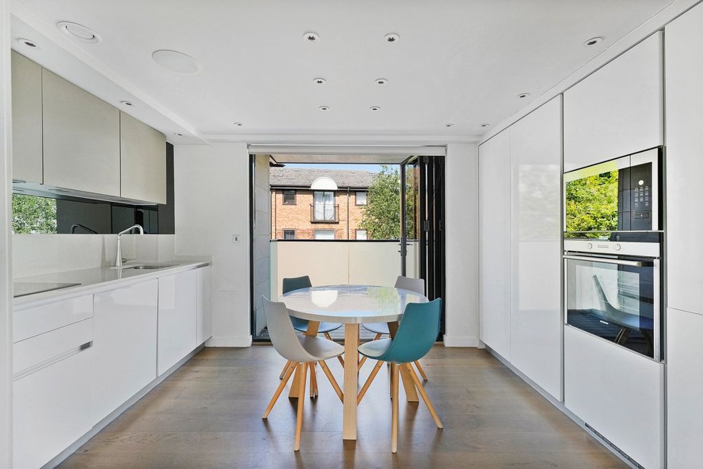 Property photo 3 of 11