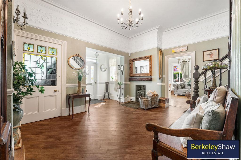 Property photo 3 of 50 Hall