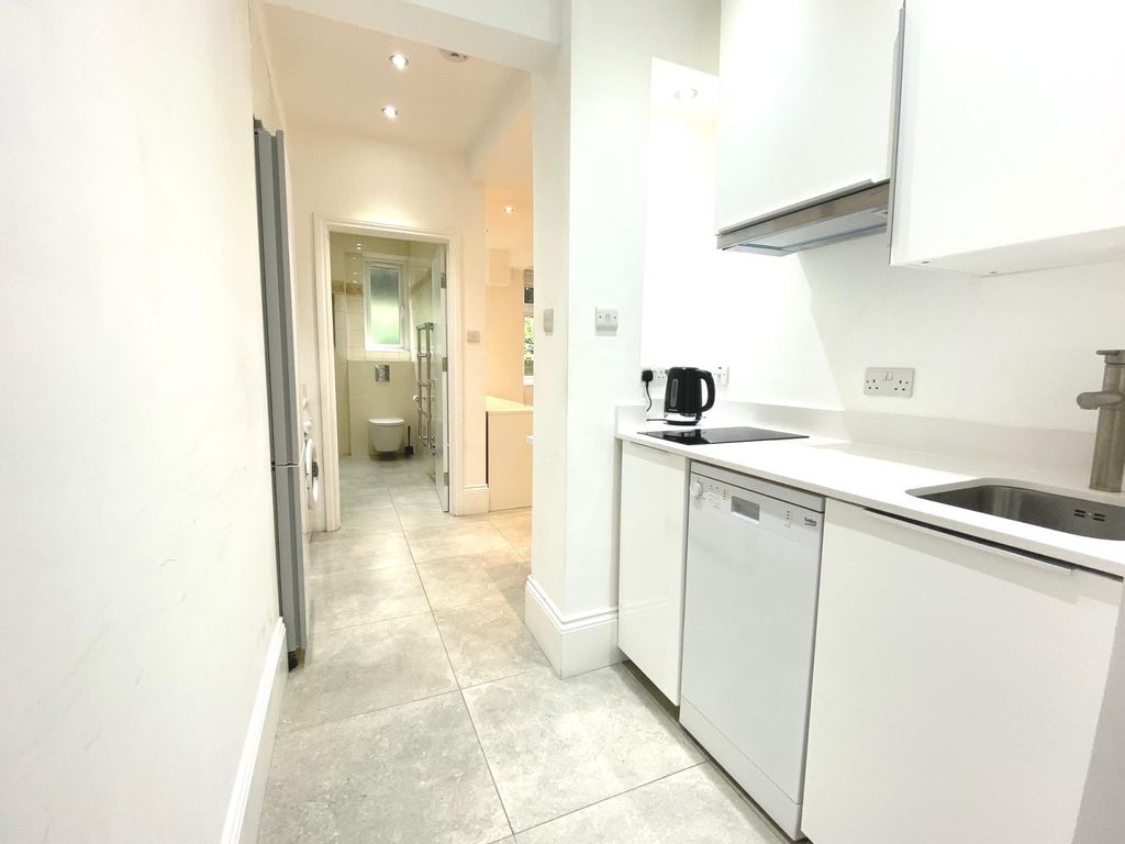 Property photo 3 of 9 Kitchen 2