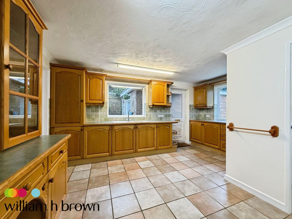 Property photo 3 of 15 Kitchen