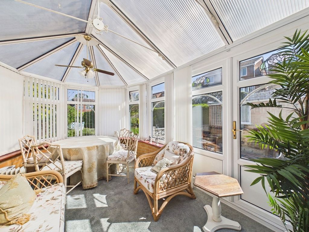 Property photo 3 of 18 Conservatory