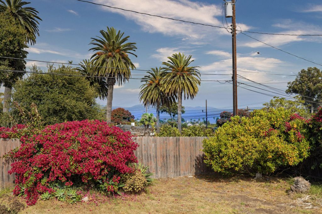 Property photo 3 of 8 <Alttext/>