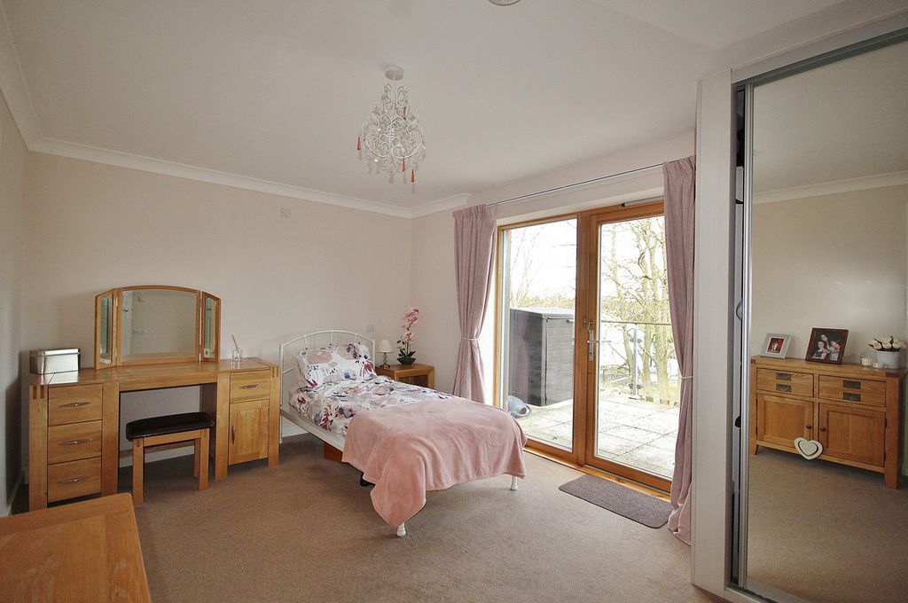Additional image 6 of 2 bed flat for saleFernleigh, Witney OX28