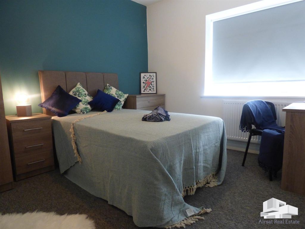 Property photo 1 of 20 Bedroom 1