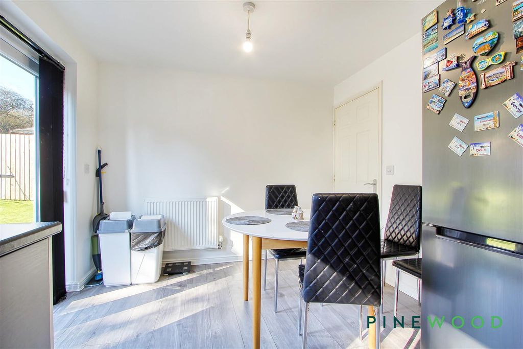 Property photo 3 of 19 Kitchen / Dining Area