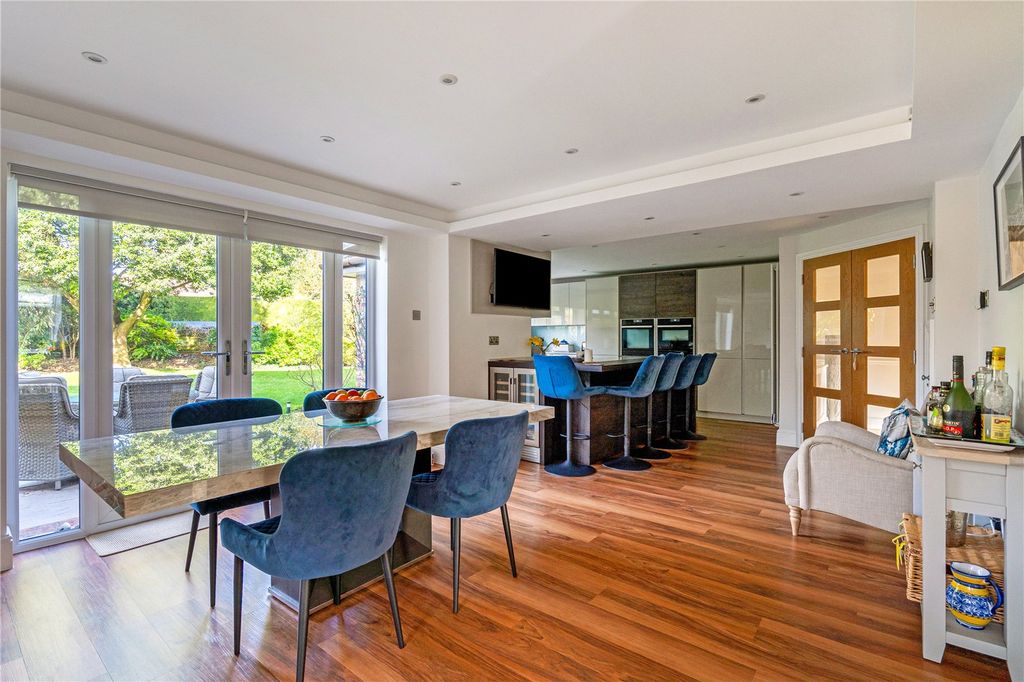 Property photo 3 of 19 Kitchen/Dining Room