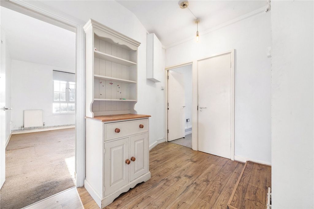 Property photo 3 of 9 Hallway