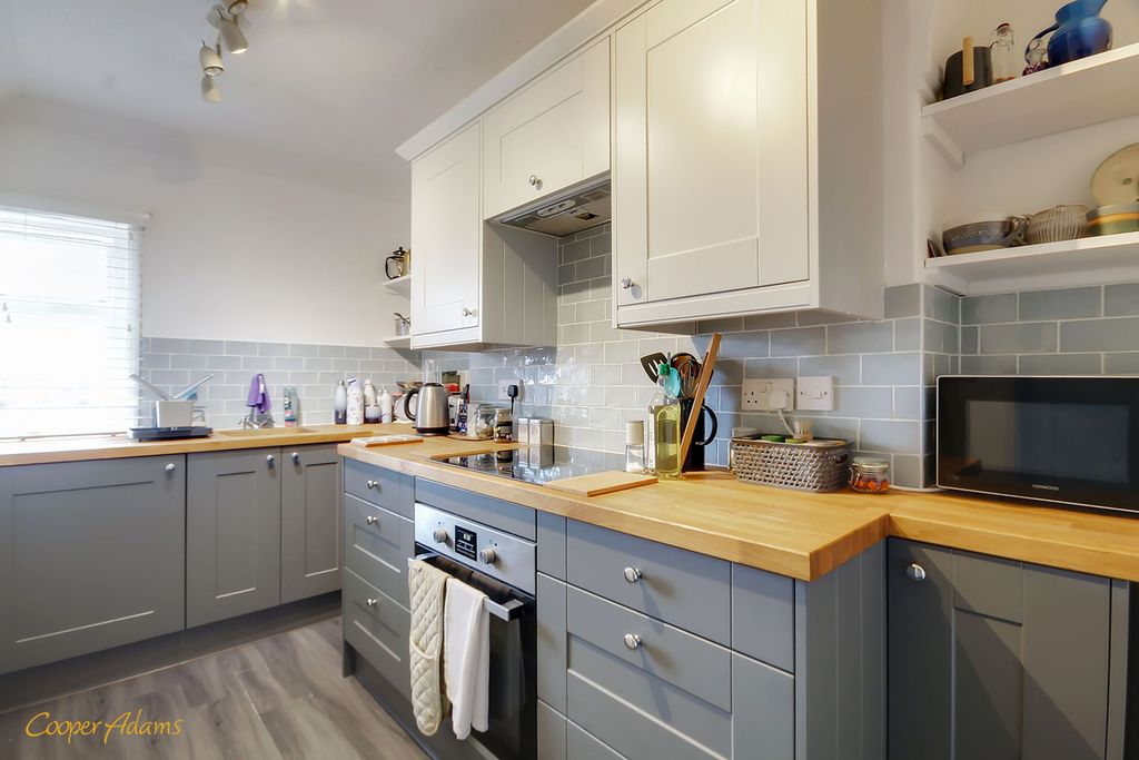 Property photo 2 of 6 Kitchen