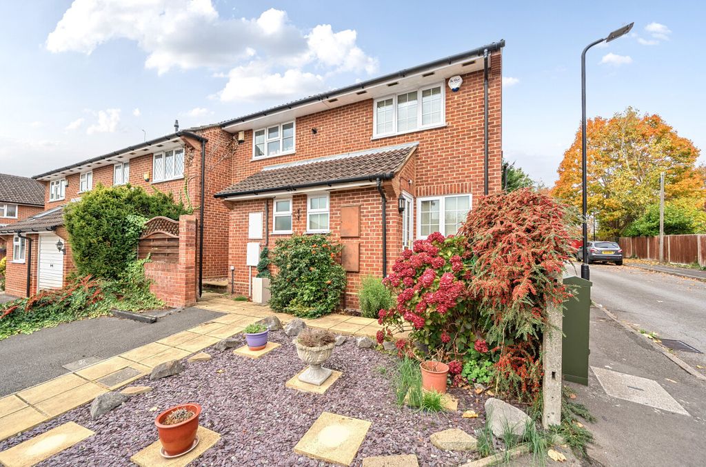 Property photo 1 of 12 1369908-1-68F215F...