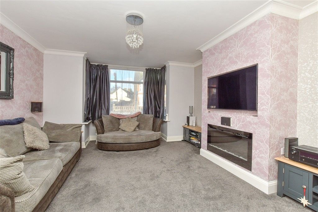 Property photo 2 of 15 Lounge