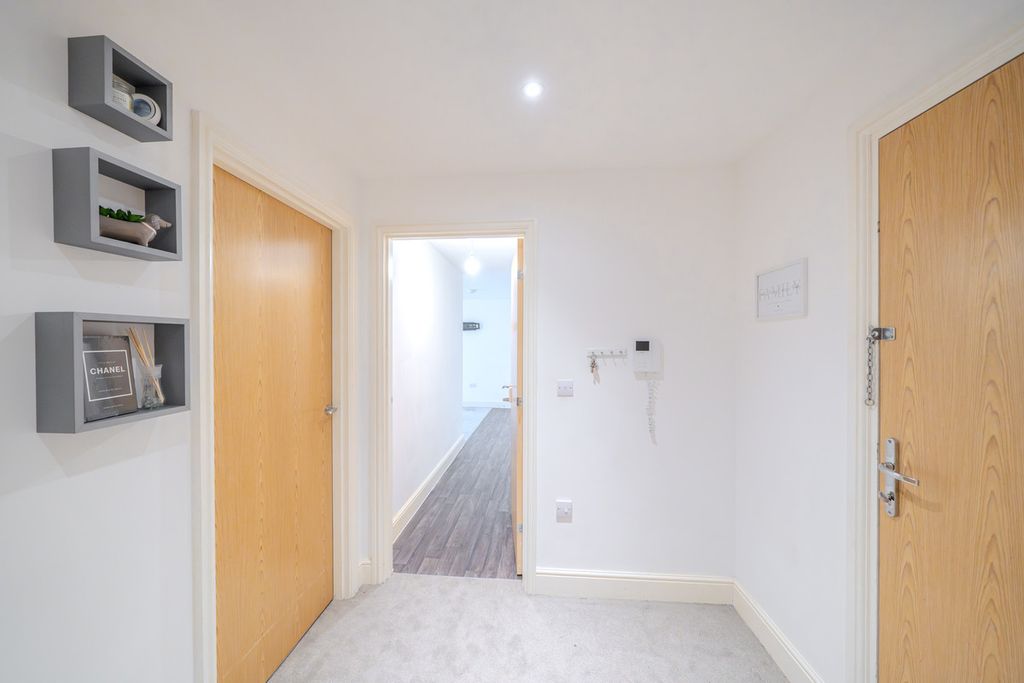 Property photo 2 of 21