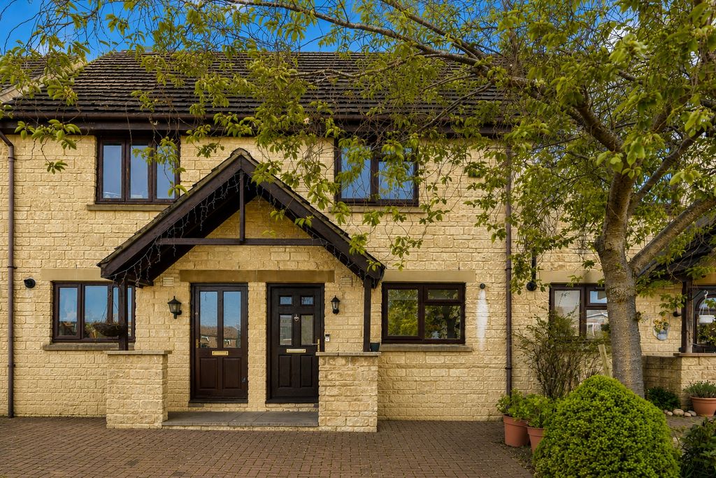 Property photo 1 of 11 Front