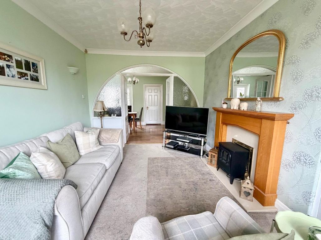 Property photo 2 of 12 Lounge