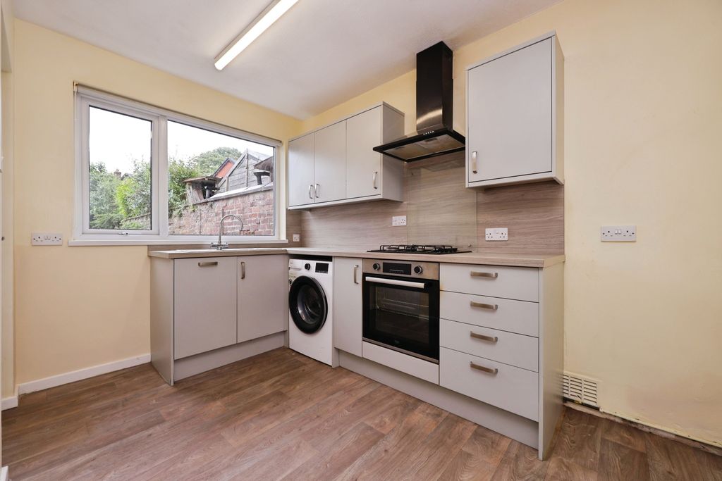 Property photo 2 of 16