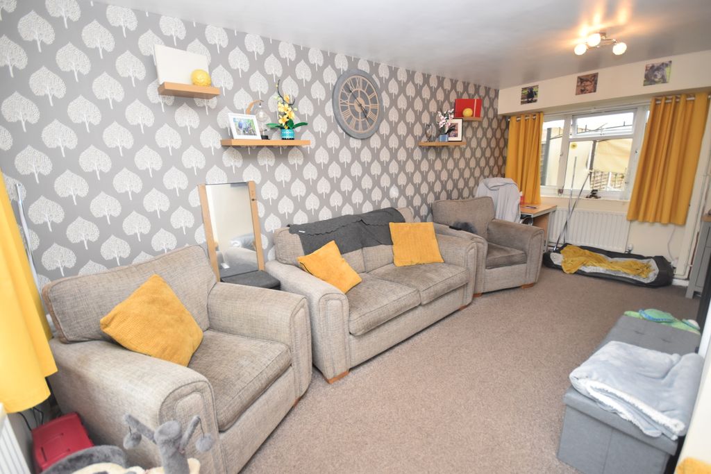 Property photo 2 of 12 Lounge