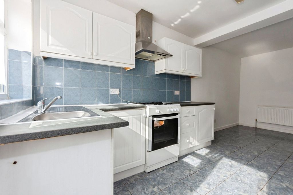 Property photo 3 of 19 Pbox-Img.Jpg
