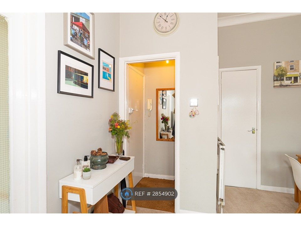 Property photo 3 of 13 Entrance Hall