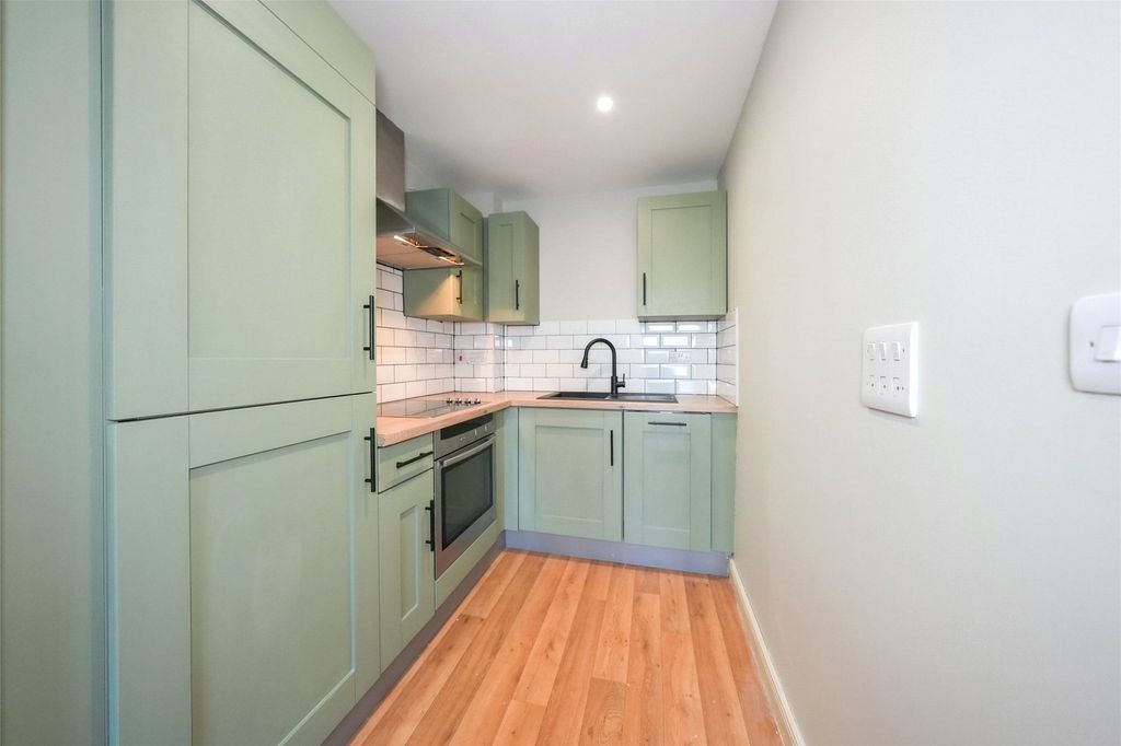 Property photo 2 of 7 Kitchen