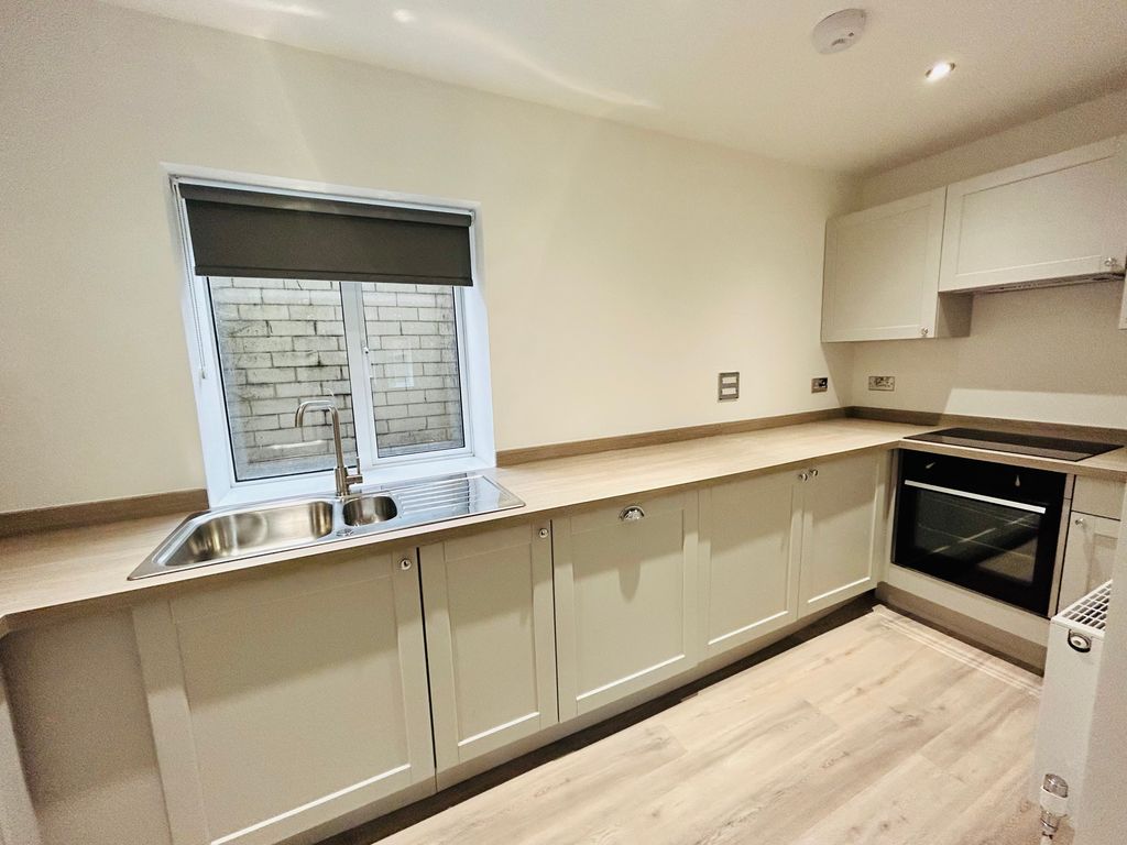 Property photo 2 of 6 Kitchen