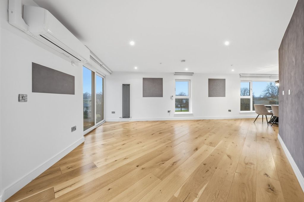 Property photo 3 of 35